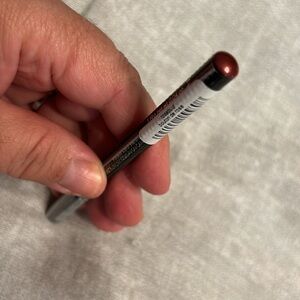 Avon ultra Luxury lip liner (rosebud is in old stock